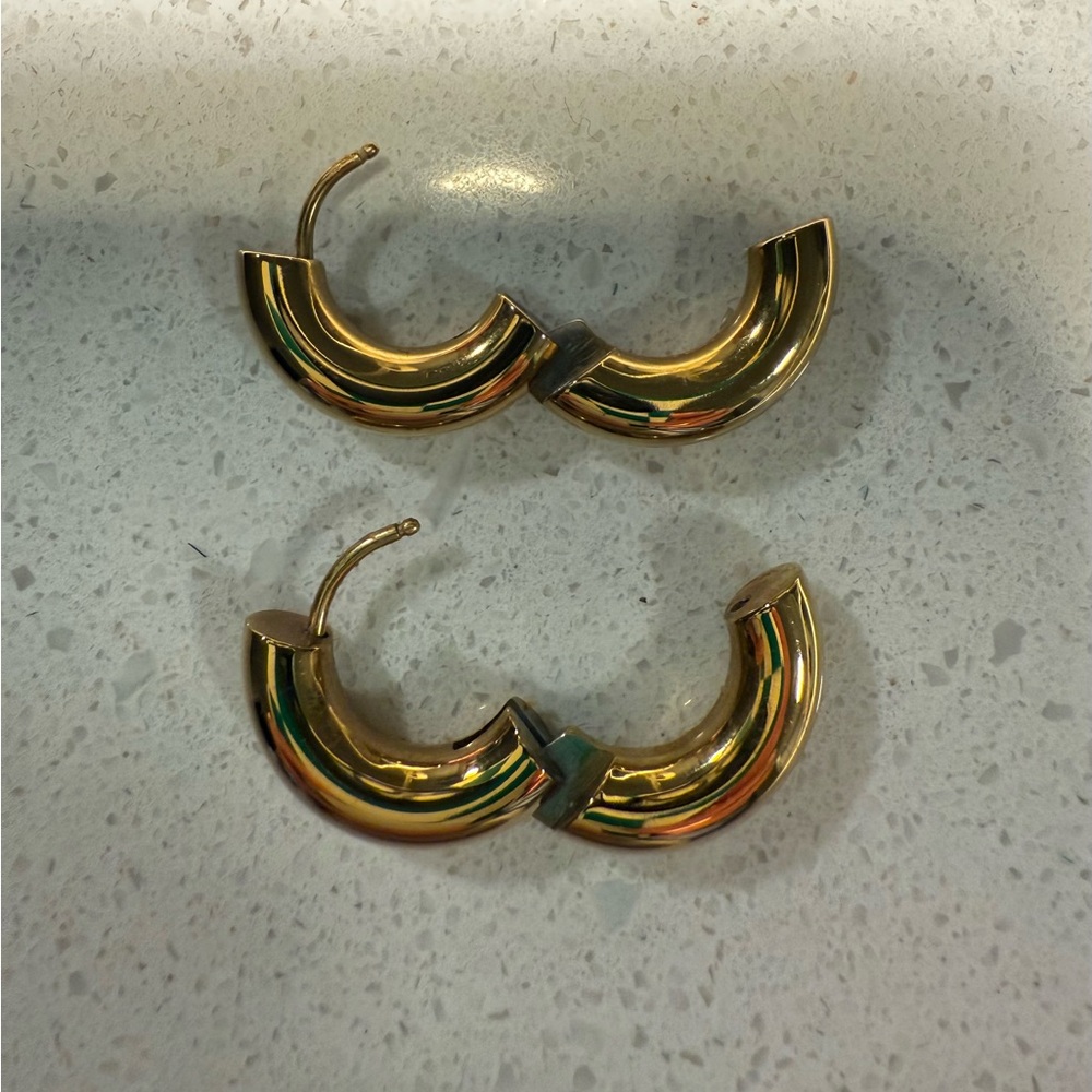 Hey Harper Chic Gold Hoop Earrings - Picture 3 of 5